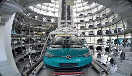 追趕中國電動車！德國大眾向中企投資 24億歐元，規避“美國制裁”